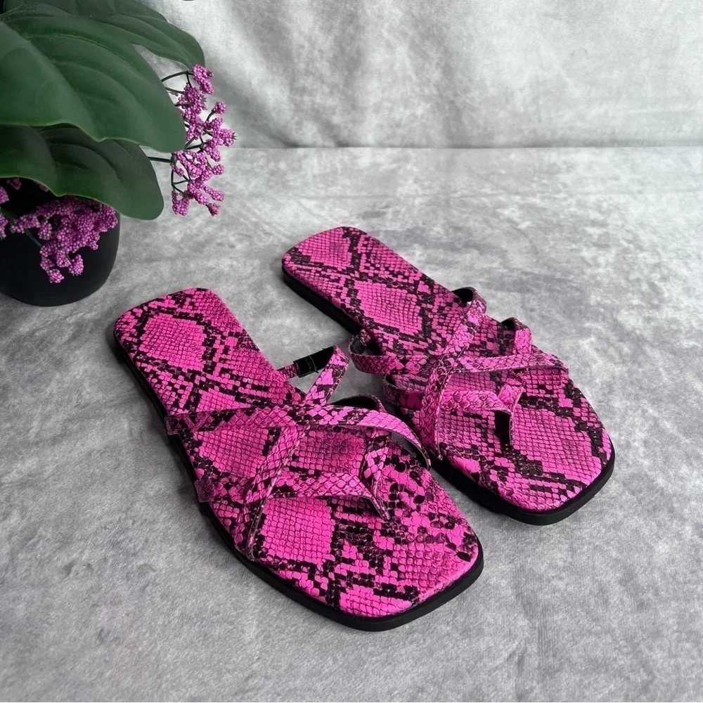 14TH & Union Caite Pink Berry Black Snake Print Flat Sandal Size 6